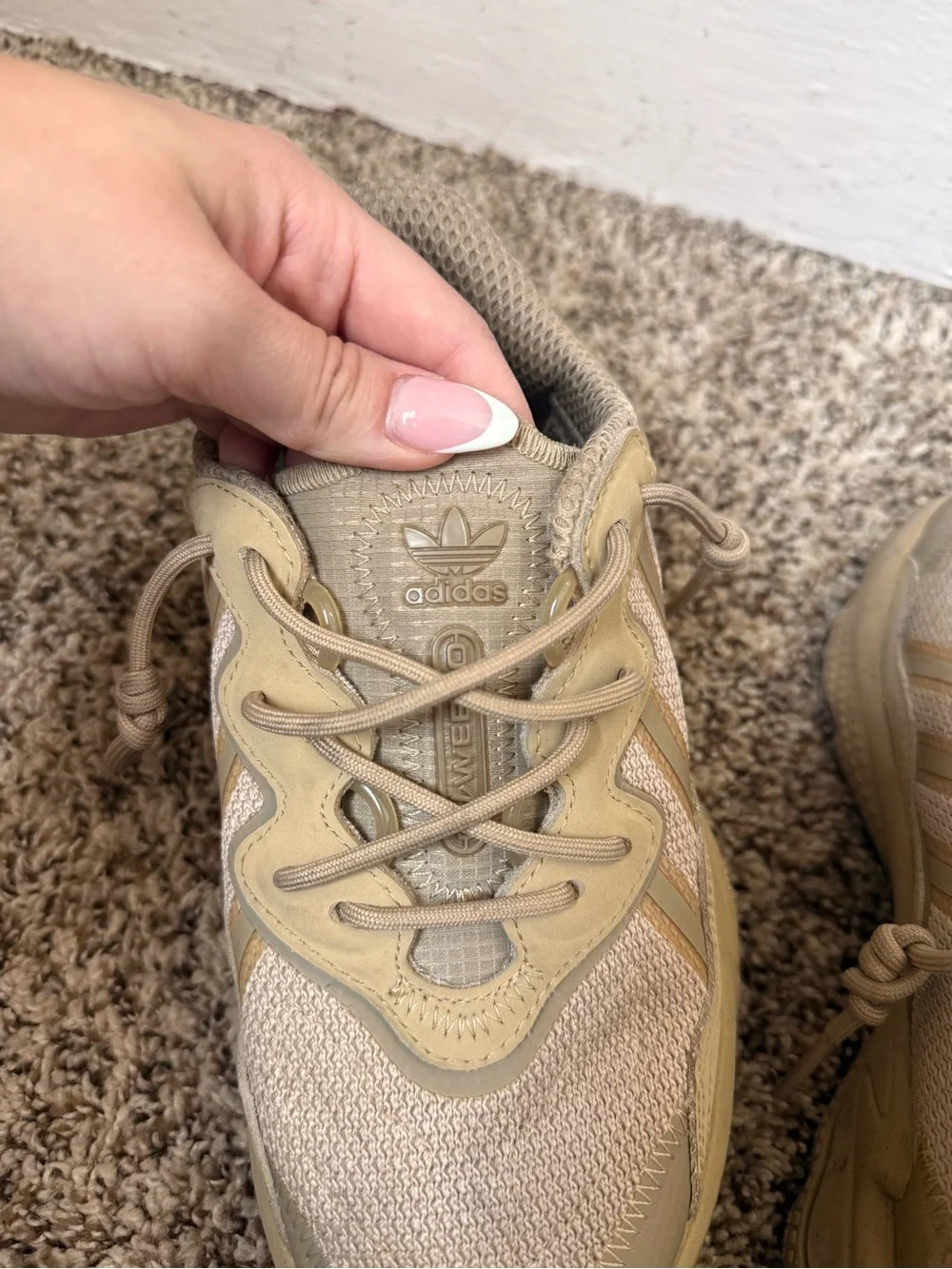 Adidas Ozweego Beige Tan Sneakers US 5.5